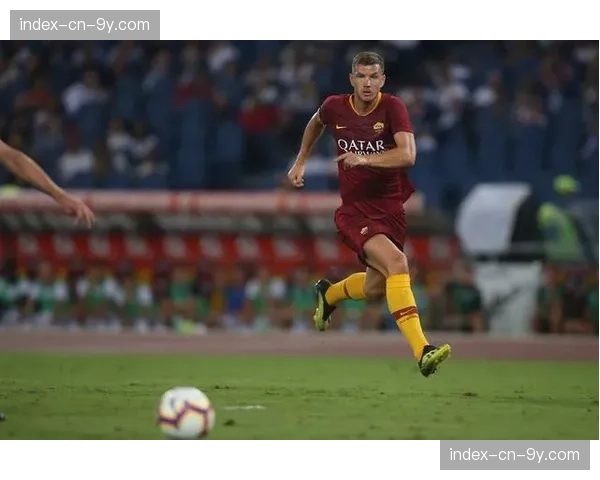 罗马追平尤文积分，争四格局白热化